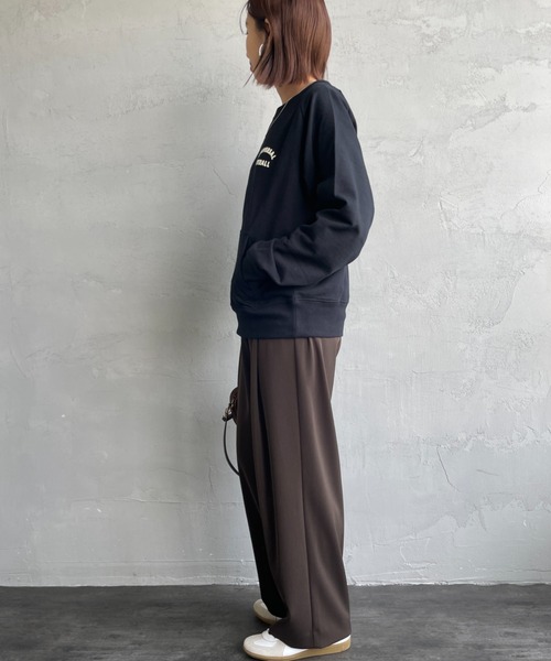 UNIVERSAL OVERALL（ユニバーサルオーバーオール）の「[UNIVERSAL OVERALL/ユニバーサルオーバーオール] 別注 ワンポイントロゴ刺繍 ラグランスリーブスウェット（スウェット・レディース・ブラック/オートミール/ブラウン/グリーン・F）」の12枚目の写真
