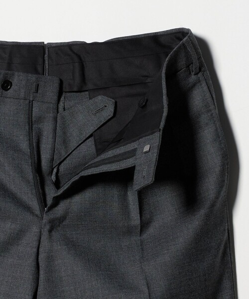 UNITED ARROWS（ユナイテッドアローズ）の「シャークスキン  2インプリーツ スラックス（スラックス・メンズ・ダークグレー・44/50/46/48）」の12枚目の写真