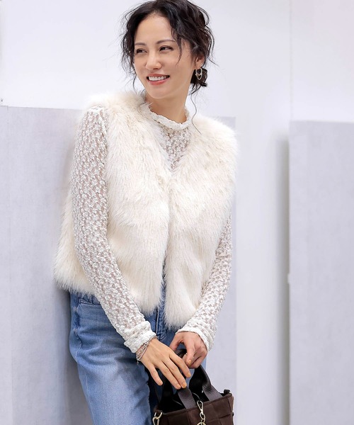Jines（ジネス）の「フェイクFOXファーショートベスト（その他アウター・レディース・ホワイト/ライトグレー/ベージュ・38）」の4枚目の写真