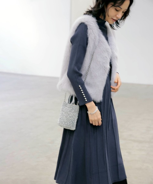 Jines（ジネス）の「フェイクFOXファーショートベスト（その他アウター・レディース・ホワイト/ライトグレー/ベージュ・38）」の11枚目の写真