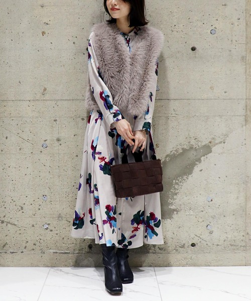 Jines（ジネス）の「フェイクFOXファーショートベスト（その他アウター・レディース・ホワイト/ライトグレー/ベージュ・38）」の16枚目の写真