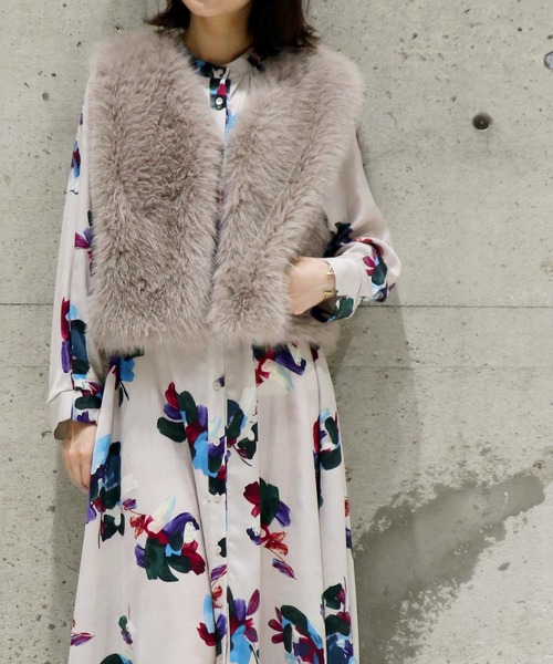 Jines（ジネス）の「フェイクFOXファーショートベスト（その他アウター・レディース・ホワイト/ライトグレー/ベージュ・38）」の17枚目の写真