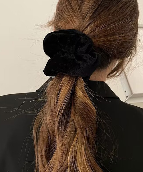 IRADOWL（アイラドール）の「ベロアシュシュ（シュシュ・レディース・ブラック/ダークブラウン/ベージュ/モカ・FREE）」の2枚目の写真