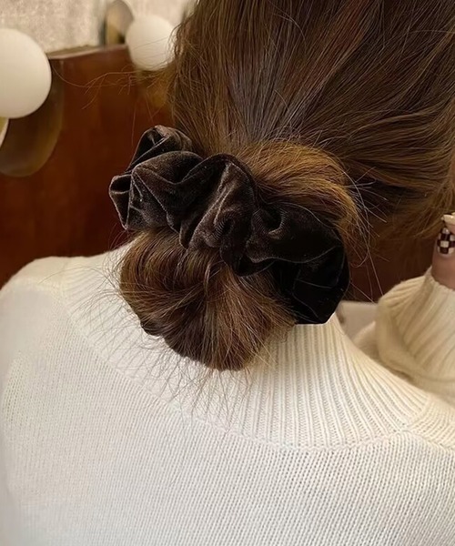 IRADOWL（アイラドール）の「ベロアシュシュ（シュシュ・レディース・ブラック/ダークブラウン/ベージュ/モカ・FREE）」の9枚目の写真