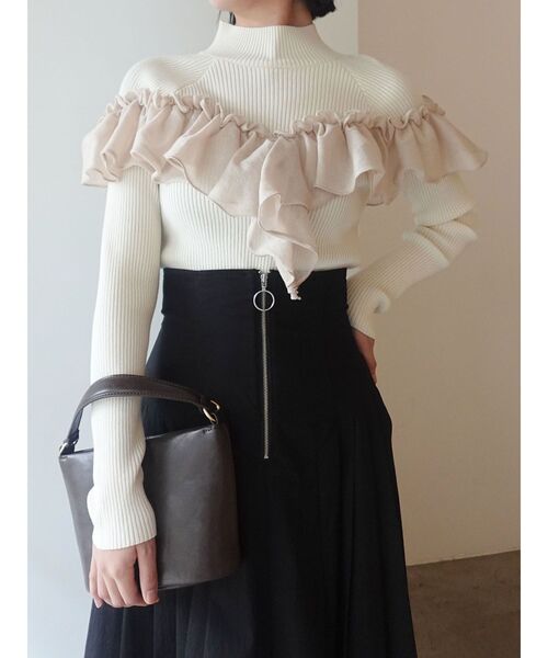 LAGUNAMOON（ラグナムーン）の「バイカラーラッフルニットプルオーバー（ニット/セーター・レディース・ミント/アイボリー/ブラック・FREE）」の17枚目の写真