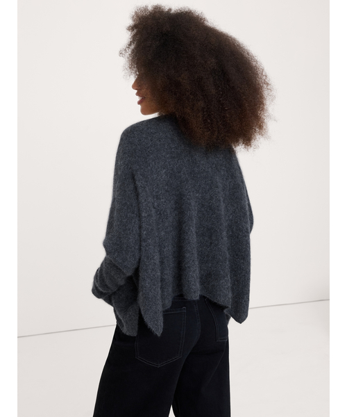 Banana Republic(バナナリパブリック)の「オーバーサイズ ライトウェイト ブラッシュド カシミヤ カーディガン(カーディガン/ボレロ・レディース・ワイン/チャコールグレー・L/M/S/XS)」の3枚目の写真