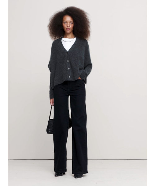 Banana Republic(バナナリパブリック)の「オーバーサイズ ライトウェイト ブラッシュド カシミヤ カーディガン(カーディガン/ボレロ・レディース・ワイン/チャコールグレー・L/M/S/XS)」の5枚目の写真