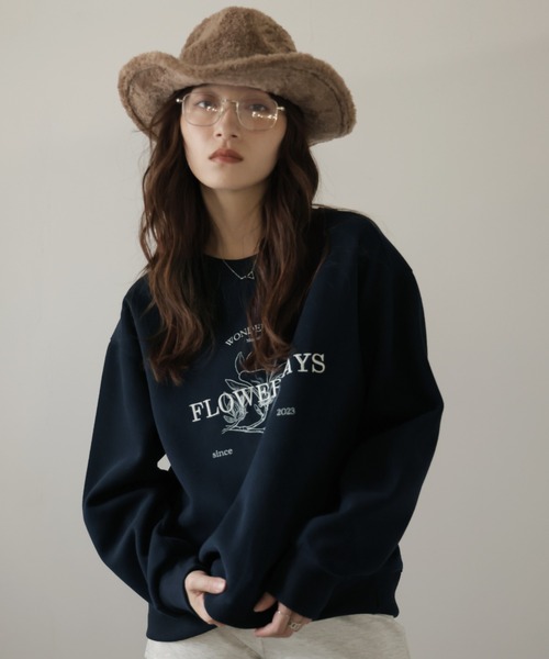 Ulysses（ユリシス）の「フラワー刺繍ロゴトレーナー（スウェット・レディース・ネイビー/ダークグレー・F）」の6枚目の写真