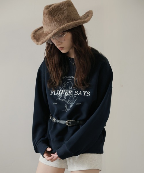 Ulysses（ユリシス）の「フラワー刺繍ロゴトレーナー（スウェット・レディース・ネイビー/ダークグレー・F）」の3枚目の写真