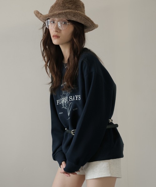 Ulysses（ユリシス）の「フラワー刺繍ロゴトレーナー（スウェット・レディース・ネイビー/ダークグレー・F）」の4枚目の写真