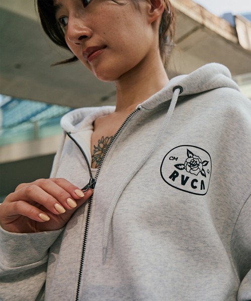RVCA(ルーカ)の「RVCA レディース COURT ZIP HOODIE パーカー 【2025年秋冬モデル】 @autumn/ルーカジップアップパーカー・フーディー(パーカー・レディース・ブラック/オフホワイト/グレー・SMALL/MEDIUM)」の3枚目の写真