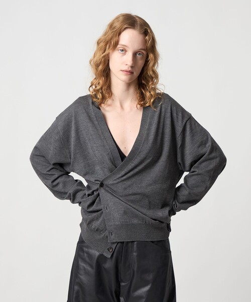 BATONER（バトナー）の「【別注】＜BATONER × seya.× 6＞ハイゲージ Vネック カーディガン（カーディガン/ボレロ・レディース・ブラック/ネイビー/ダークグレー・FREE）」の3枚目の写真