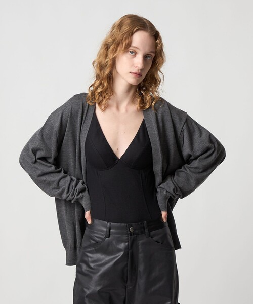 BATONER（バトナー）の「【別注】＜BATONER × seya.× 6＞ハイゲージ Vネック カーディガン（カーディガン/ボレロ・レディース・ブラック/ネイビー/ダークグレー・FREE）」の10枚目の写真