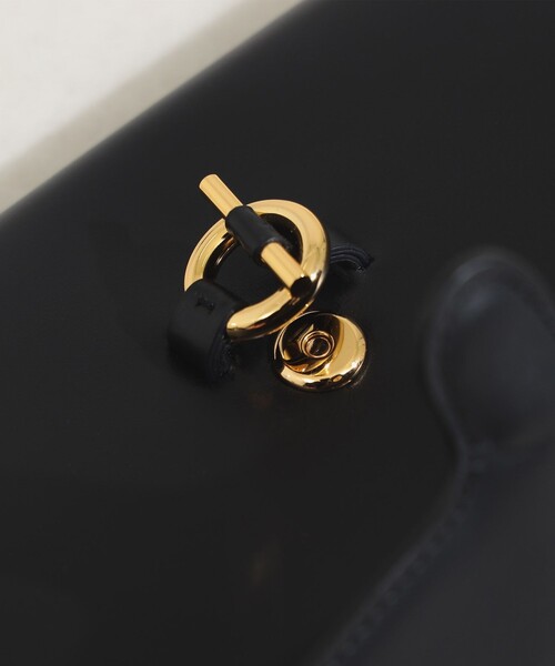 MARY AL TERNA(メアリオルターナ)の「MARY AL TERNA / CLASP ウォレット ショルダー(ショルダーバッグ・レディース・ブラック・ONE SIZE)」の4枚目の写真