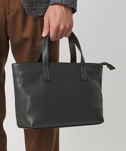 UNITED ARROWS(ユナイテッドアローズ)の「レザーライク トートバッグS(トートバッグ・メンズ・ブラック/ダークグレー・FREE)」の18枚目の写真