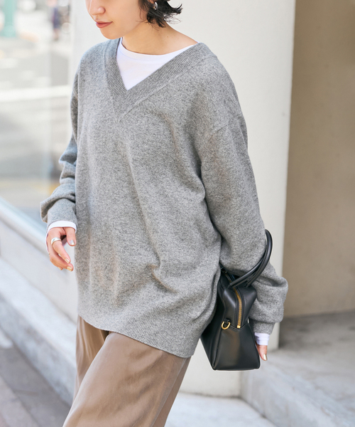 Spick & Span（スピックアンドスパン）の「《WEB限定カラー有り》カシミヤ混Vネックプルオーバー（ニット/セーター・レディース・モカ/ネイビー/ピンク系その他/グレー・FREE）」の2枚目の写真
