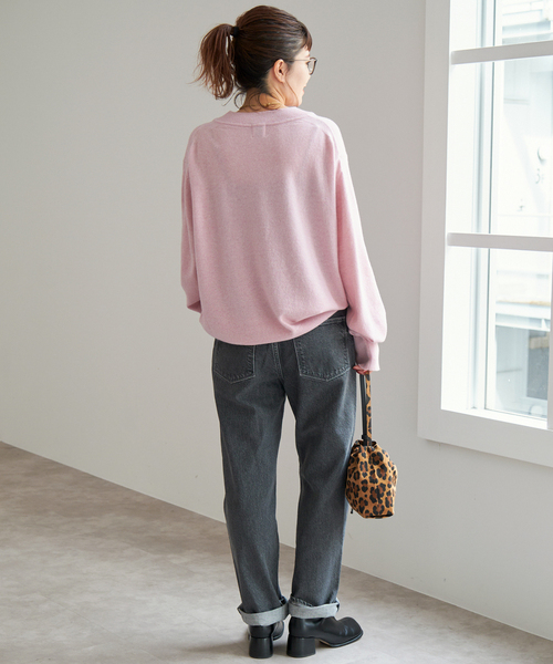 Spick & Span（スピックアンドスパン）の「《WEB限定カラー有り》カシミヤ混Vネックプルオーバー（ニット/セーター・レディース・モカ/ネイビー/ピンク系その他/グレー・FREE）」の15枚目の写真