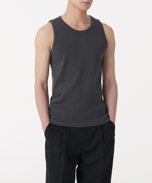 MUSINSA STANDARD（ムシンサスタンダード）の「エッセンシャルタンクトップ [ダークグレー]（Tシャツ/カットソー・メンズ・その他・SMALL/XX-LARGE/MEDIUM/X-LARGE/XXX-LARGE/LARGE）」の3枚目の写真