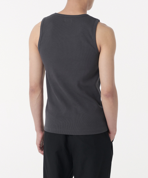 MUSINSA STANDARD（ムシンサスタンダード）の「エッセンシャルタンクトップ [ダークグレー]（Tシャツ/カットソー・メンズ・その他・SMALL/XX-LARGE/MEDIUM/X-LARGE/XXX-LARGE/LARGE）」の4枚目の写真