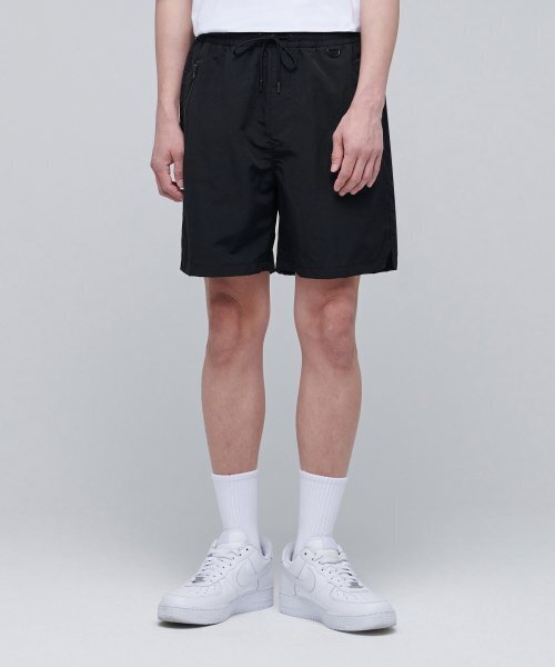 MUSINSA STANDARD（ムシンサスタンダード）の「ナイロンドローストリングトラックショーツ[ブラック]（その他パンツ・メンズ・その他・26/28）」の2枚目の写真