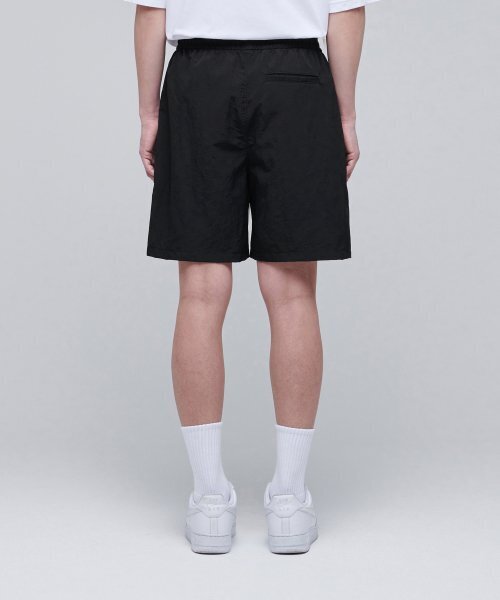 MUSINSA STANDARD（ムシンサスタンダード）の「ナイロンドローストリングトラックショーツ[ブラック]（その他パンツ・メンズ・その他・26/28）」の3枚目の写真