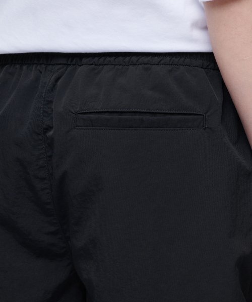 MUSINSA STANDARD（ムシンサスタンダード）の「ナイロンドローストリングトラックショーツ[ブラック]（その他パンツ・メンズ・その他・26/28）」の6枚目の写真