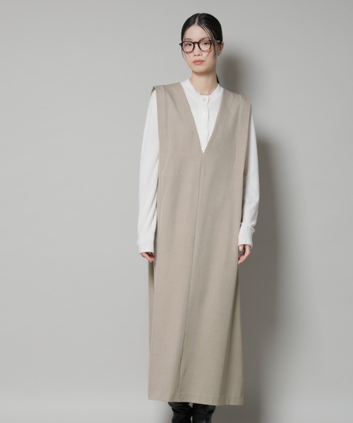 NANO universe（ナノユニバース）の「ショルダータックVネックワンピース（ワンピース・レディース・グリーン/ベージュ/チャコール・FREE）」の7枚目の写真