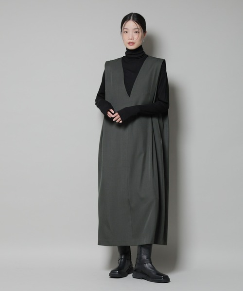 NANO universe（ナノユニバース）の「ショルダータックVネックワンピース（ワンピース・レディース・グリーン/ベージュ/チャコール・FREE）」の11枚目の写真