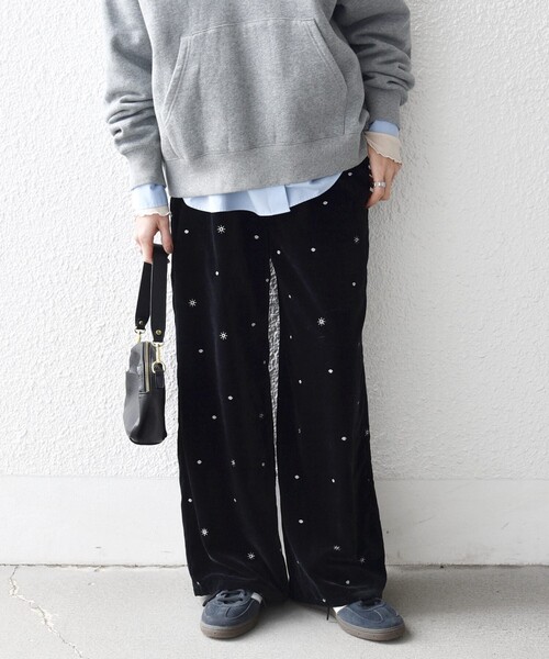 SHIPS any(シップス エニィ)の「SHIPS any:〈手洗い可能〉ポリエステル ベロア 刺繍 ストレート ワイド パンツ(その他パンツ・レディース・ブラック/ブラウン・ONE SIZE)」の5枚目の写真