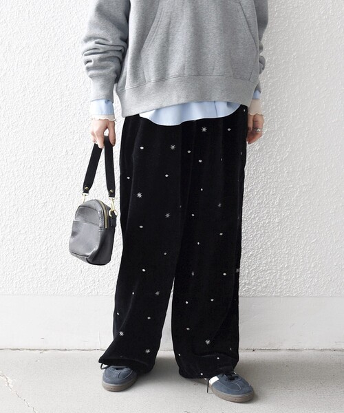 SHIPS any(シップス エニィ)の「SHIPS any:〈手洗い可能〉ポリエステル ベロア 刺繍 ストレート ワイド パンツ(その他パンツ・レディース・ブラック/ブラウン・ONE SIZE)」の6枚目の写真