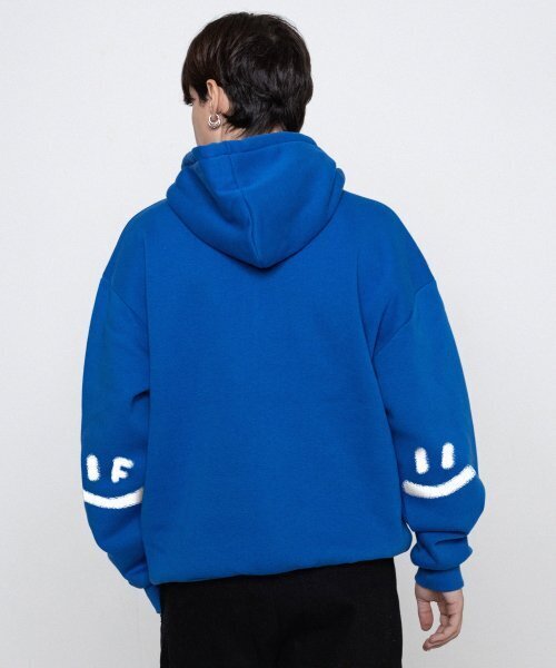 GRAVER（グレーバー）の「[UNISEX]エルボースプレイスマイルドローイングフードパーカー_コバルトブルー（パーカー・レディース・ブルー・SMALL/MEDIUM/LARGE/X-LARGE）」の2枚目の写真
