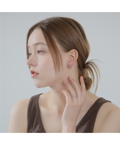 DIEUAMOUR(ディユーアモール)の「ハーフループピアス(ピアス(両耳用)・レディース・ホワイトゴールド/イエローゴールド・FREE)」の4枚目の写真