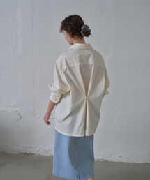 HANE（ハネ）の「Back Gather Button Shirt_Ivory（シャツ/ブラウス）」