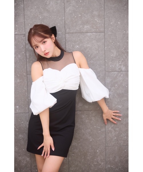 MISTREASS（ミストレアス）の「Open Shoulder Bicolor Mini Dress（ワンピース・レディース・ブラック/ベージュ・FREE）」の5枚目の写真