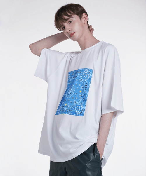 VERSE ONE(バースワン)の「PAISLEY LOGO BANDANA T-SHIRTS WHITE/NAVY(Tシャツ/カットソー・レディース・その他・LARGE/MEDIUM/SMALL)」の1枚目の写真