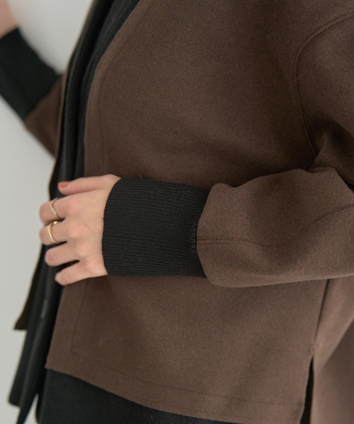 YECCA VECCA（イェッカヴェッカ）の「ニット切替メルトンVネックカーディガン（カーディガン/ボレロ・レディース・ブラウン/チャコールグレー/グレー・FREE）」の10枚目の写真