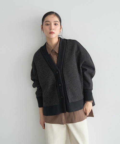 YECCA VECCA（イェッカヴェッカ）の「ニット切替メルトンVネックカーディガン（カーディガン/ボレロ・レディース・ブラウン/チャコールグレー/グレー・FREE）」の16枚目の写真