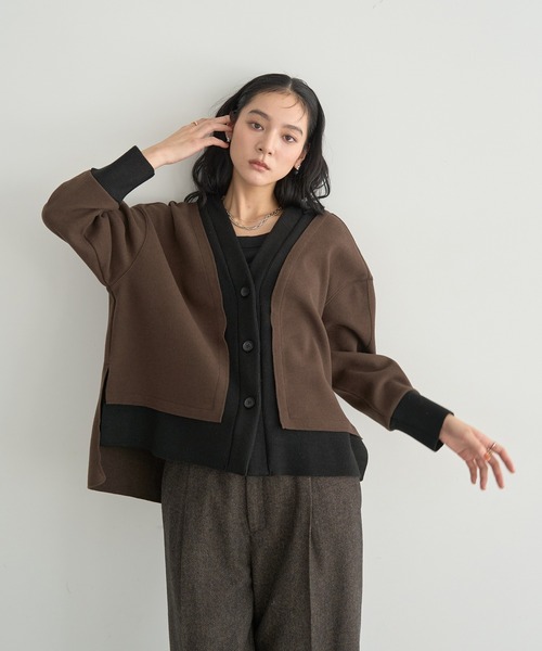 YECCA VECCA（イェッカヴェッカ）の「ニット切替メルトンVネックカーディガン（カーディガン/ボレロ・レディース・ブラウン/チャコールグレー/グレー・FREE）」の4枚目の写真