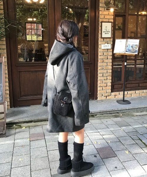 FAVORITO(ファヴォリート)の「フード付きシングルブレストメルトンジャケット(チェスターコート・レディース・ダークグレー・F)」の3枚目の写真