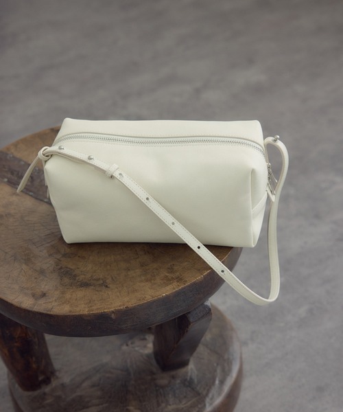 SALON adam et rope'（サロン アダム エ ロペ）の「【W S（ドゥーブル）】ゴートレザーショルダーバッグ（ショルダーバッグ・レディース・ベージュ系その他/ブラック/オフホワイト・FREE）」の2枚目の写真