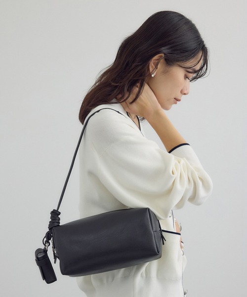 SALON adam et rope'（サロン アダム エ ロペ）の「【W S（ドゥーブル）】ゴートレザーショルダーバッグ（ショルダーバッグ・レディース・ベージュ系その他/ブラック/オフホワイト・FREE）」の3枚目の写真