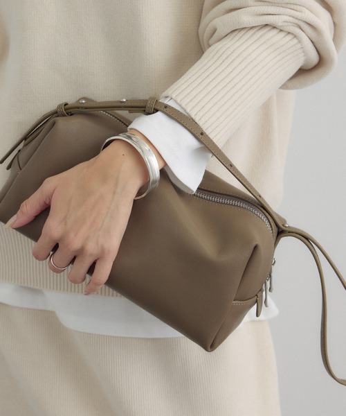 SALON adam et rope'（サロン アダム エ ロペ）の「【W S（ドゥーブル）】ゴートレザーショルダーバッグ（ショルダーバッグ・レディース・ベージュ系その他/ブラック/オフホワイト・FREE）」の11枚目の写真