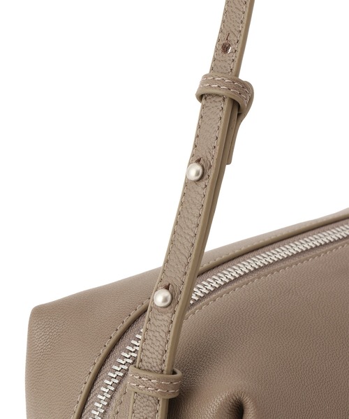 SALON adam et rope'（サロン アダム エ ロペ）の「【W S（ドゥーブル）】ゴートレザーショルダーバッグ（ショルダーバッグ・レディース・ベージュ系その他/ブラック/オフホワイト・FREE）」の19枚目の写真