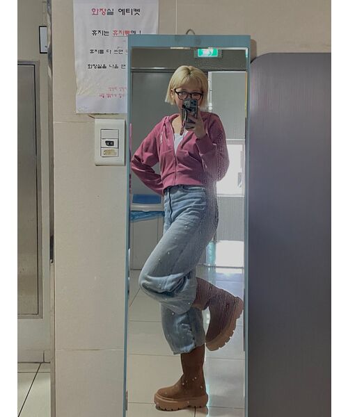 KATRINA K(カトリーナケイ)の「ローズタトゥー ベルベット フードジップアップ トラックトップ-ベビーピンク(パーカー・レディース・ライトピンク・FREE)」の4枚目の写真