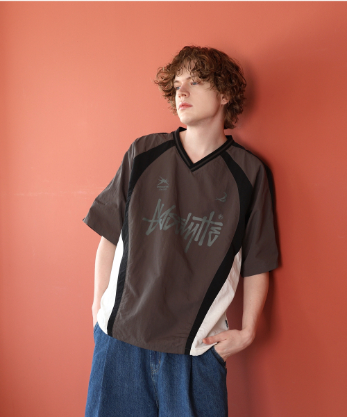YOSEMITE(ヨセミティ)の「OGナイロンスポーティ半袖TシャツチャコールYT-309(Tシャツ/カットソー・レディース・チャコール・LARGE/X-LARGE/XX-LARGE)」の3枚目の写真