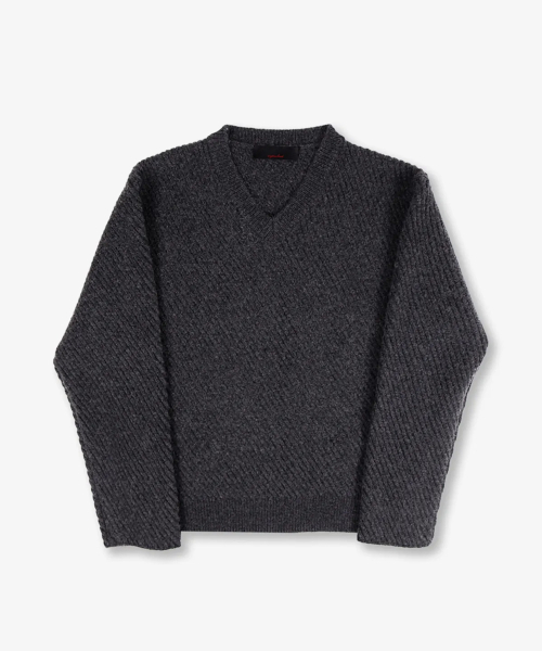 ANYTIME LOREAK（エニタイムロレーク）の「CAMPSIS V-NECK KNIT - CHARCOAL（ニット/セーター・レディース・チャコール・MEDIUM/LARGE）」の2枚目の写真