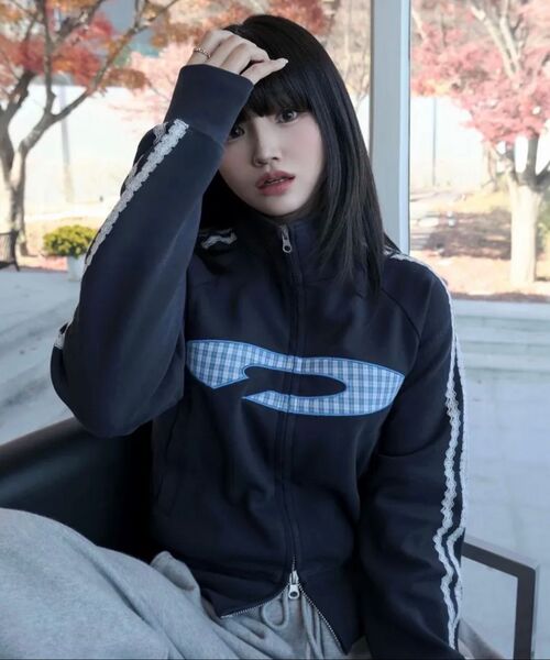 FDR(エフディーアール)の「Vintage Check Applique Track Zip-Up Navy(ナイロンジャケット・レディース・ネイビー・FREE)」の6枚目の写真