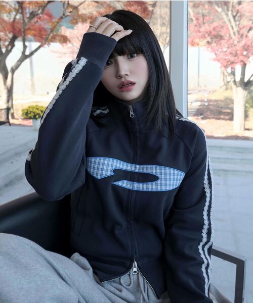 FDR(エフディーアール)の「Vintage Check Applique Track Zip-Up Navy(ナイロンジャケット・レディース・ネイビー・FREE)」の11枚目の写真