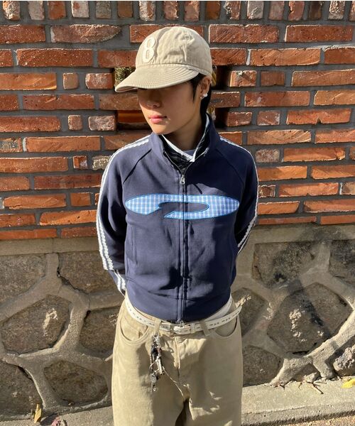 FDR(エフディーアール)の「Vintage Check Applique Track Zip-Up Navy(ナイロンジャケット・レディース・ネイビー・FREE)」の2枚目の写真