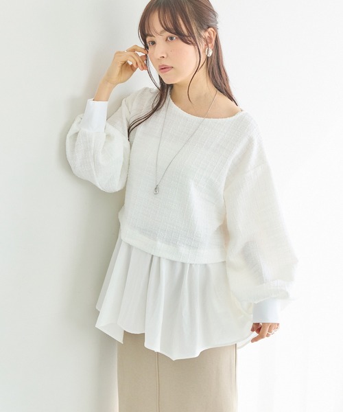 LAVEANGE(ラビアンジェ)の「【洗える】カットツイード異素材プルオーバー│大人フェミニン/ペプラム/着痩せ/オフィスカジュアル/きれいめ/体型カバー(Tシャツ/カットソー・レディース・オフホワイト/ブラック・LL/3L/M/4L/5L)」の4枚目の写真